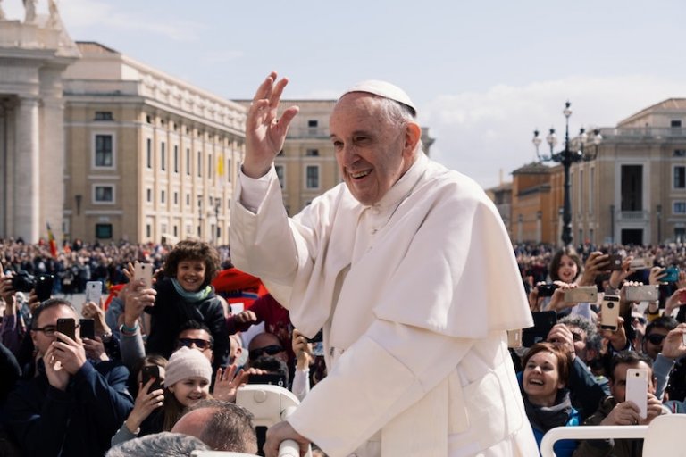 En Que Idioma Habla El Papa